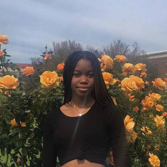 Meet your Posher, Oluchi - Picture 1 of 1